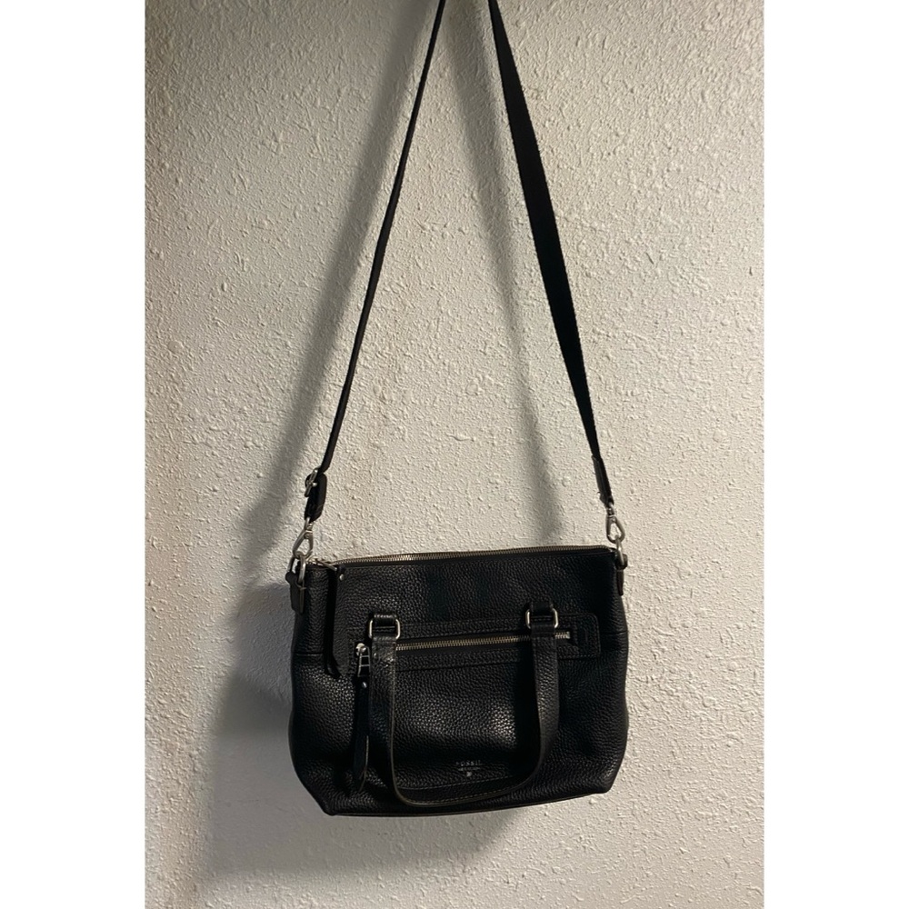 Fossil Black Crossbody Bag with Adjustable Strap and Minimalist Design